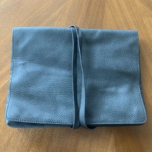 Pebbled grey laptop sleeve